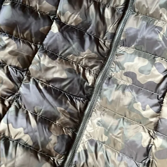 NWOT Eddie Bauer Camouflage Green Parka Packable and lightweight Size XS - Picture 3 of 16